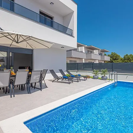 Katarina Villa *